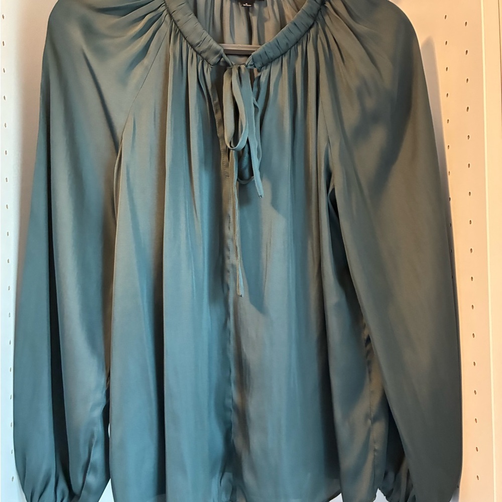 Current Air Teal/Green Satin Blouse; Perfect for the Holiday Season 🎄🎄🎄